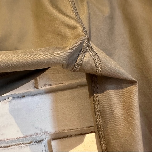 Aerie chill play move olive army green sheen leggings size XS - Picture 4 of 6